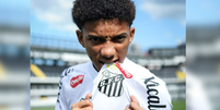 Robinho Jr. renovou com o Santos até 2027  Foto: Divulgação/ Santos FC