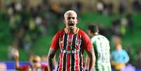 Luciano (São Paulo) celebrando seu gol contra o Juventude, no dia 24.07.2025 Foto: Sipa US / Alamy