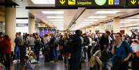 Pais 'abandonam' filho de 10 anos em aeroporto após descobrirem que passaporte do menino era inválido Foto: Kike Rincon/Europa Press / Getty Images