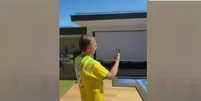 Bolsonaro acompanha atos por ligação de vídeo  Foto: Reprodução