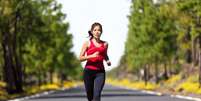 A corrida, um esporte de baixo custo, pode ser praticada em qualquer lugar e tem um impacto direto na qualidade de vida Foto: Maridav | Shutterstock / Portal EdiCase