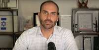 Eduardo Bolsonaro já criticou prisão domiciliar no passado, pedindo penas mais duras.  Foto: Reprodução/Youtube