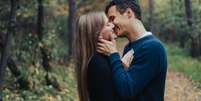 Veja combinações de signos que surpreendem e dão certo, mesmo quando ninguém aposta nesse casal. O amor vence o mapa! Foto: Shutterstock. / João Bidu