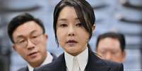 Kim Keon Hee compareceu a um tribunal em Seul nesta terça-feira  Foto: DW / Deutsche Welle