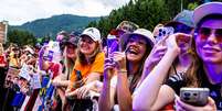 F&atilde;s na fanzone no Grande Pr&ecirc;mio da &Aacute;ustria   Foto: Reprodu&ccedil;&atilde;o / F1 2025