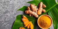 A cúrcuma, rica em curcumina, oferece propriedades antioxidantes e anti-inflamatórias Foto: Rostovtsevayu | Shutterstock / Portal EdiCase