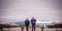O presidente dos EUA, Donald Trump, e o presidente russo, Vladimir Putin, chegam &agrave; Base Conjunta Elmendorf-Richardson em 15 de agosto de 2025 em Anchorage, Alasca  Foto: Getty Images / BBC News Brasil