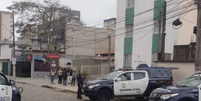 A Guarda Civil Municipal de Itanhaém foi até o endereço indicado pela mulher e encontrou o corpo do pai esfaqueado  Foto: Reprodução