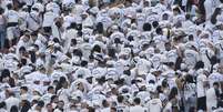 Torcida santista protesta após goleada do Santos sobre o Vasco  Foto: JONATHAN PAIXãO/PERA PHOTO PRESS/ESTADÃO CONTEÚDO