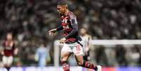 Samuel Lino contra o Atlético-MG –  Foto: Gilvan de Souza/Flamengo / Jogada10