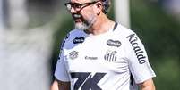 Cléber Xavier, técnico do Santos Foto: Cléber Xavier, técnico do Santos ( Divulgação/ Santos) / Gávea News