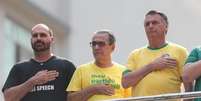 O deputado federal Eduardo Bolsonaro, radicado nos Estados Unidos, o ex-presidente Jair Bolsonaro e o pastor Silas Malafaia em ato na Avenida Paulista no 7 de Setembro de 2024  Foto: Foto Tiago Queiroz/Estadão / Estadão