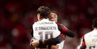 Arrascaeta celebra o seu gol, o primeiro do Flamengo sobre o Internacional.  Foto: Adriano Fontes / Flamengo / Jogada10