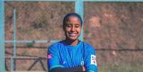 Jogadora Keila de Sales Pinheiro tem bom chute, empenho e foco. Taça das Favelas chamou a atenção para o seu futebol.  Foto: Divulgação