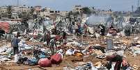 Local atacado por Israel em Deir Al-Balah, centro de Gaza  Foto: Ramadan Abed / Reuters