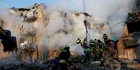 Prédio atingido por ataque russo em Kiev 28/8/2025  Foto: REUTERS/Thomas Peter