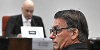 Imagem de Bolsonaro no STF em 10 de junho, quando Alexandre de Moraes interrogou o ex-presidente e outros cinco r&eacute;us sobre acusa&ccedil;&atilde;o por tentativa de golpe  Foto: EPA-EFE/Shutterstock / BBC News Brasil