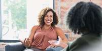 Estudo inédito mostra que a psicoterapia muda o cérebro; TCC aumenta substância cinzenta e reduz sintomas da depressão Foto: Reprodução: Canva/SDI Productions / Bons Fluidos