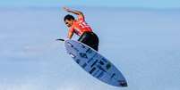 Italo Ferreira cai no segundo round do WSL Finals.   Foto: Reprodu&ccedil;&atilde;o /WSL / Esporte News Mundo