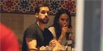 Bruna Marquezine e João Guilherme são flagrados e fãs notam detalhe curioso  Foto: Contigo