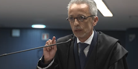 Advogado Jair Alves Pereira, que representa Mauro Cid, durante sustentação oral da defesa no julgamento  Foto: Reprodução/TV Justiça
