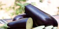 Funcional, a berinjela cabe em qualquer dieta e enriquece o valor nutricional das refeições  Foto: Vandelay Industries | Shutterstock / Portal EdiCase