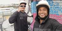 Os artistas Tiago Mordix e Dinas Miguel preparando os primeiros grafites do Palco Quebrada no The Town.	  Foto: Arquivo pessoal