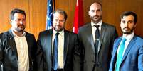 Paulo Figueiredo, Darren Beattie, Eduardo Bolsonaro e Ricardo Pita em foto publicada por Eduardo Bolsonaro no X  Foto: Arquivo pessoal / BBC News Brasil