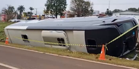 Ônibus tombou em rodovia do Paraná e vitimou um turista estrangeiro   Foto: Reprodução/X