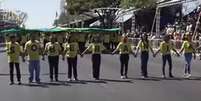 Estudante formaram a palavra 'soberania' durante desfile de 7 de Setembro em Brasília  Foto: Reprodução/TV Brasil
