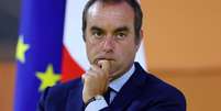 Aos 39 anos, o ministro franc&ecirc;s da Defesa, S&eacute;bastien Lecornu, foi nomeado para dirigir o pr&oacute;ximo governo do pa&iacute;s (imagem de 28 de agosto de 2025).  Foto: REUTERS - Abdul Saboor / RFI