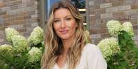 Gisele B&uuml;ndchen aprendeu duas li&ccedil;&otilde;es preciosas com a m&atilde;e sobre &aacute;gua na rotina alimentar: uma delas ajuda na digest&atilde;o.  Foto: Getty Images / Purepeople