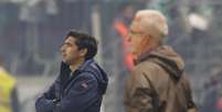O t&eacute;cnico Abel Ferreira, da SE Palmeiras, em jogo contra a equipe do SC Corinthians P, durante partida v&aacute;lida pelas oitavas de final, da Copa do Brasil, na arena Allianz Parque.   Foto: Cesar Greco/Palmeiras/by Canon / Esporte News Mundo