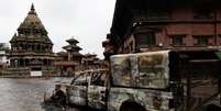 Um carro incendiado após protestos anticorrupção em Laliptur, Nepal, em 11 de setembro de 2025.  Foto: REUTERS - Navesh Chitrakar / RFI