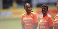 Formiga e outras jogadoras hist&oacute;ricas da sele&ccedil;&atilde;o s&atilde;o homenageadas antes da final do Brasileir&atilde;o  Foto: Ettore Chiereguini/Especial para o Terra