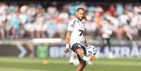 Neymar passou pelo Al-Hilal após deixar o PSG e agora veste a camisa do Santos.  Foto: Daniel Teixeira/Estadão / Estadão