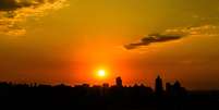Amanhecer é visto a partir na zona norte da capital paulista em foto do dia 9 de setembro de 2025. Nova onda de calor deve chegar nesta quinta-feira, 18.  Foto: WERTHER SANTANA/ESTADÃO CONTEÚDO