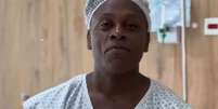 Neném, da dupla com Pepê, em hospital antes da cirurgia  Foto: Reprodução | Instagram