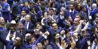 Bolsonaristas comemoraram aprovação da urgência da anistia.  Foto: Reprodução/TV Câmara