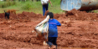 A Pnad mostra que há uma diferença na proporção do tipo de trabalho desenvolvido pelas crianças e adolescentes cujas famílias recebem Bolsa Família  Foto: Marcello Casal Jr./Agência Brasil