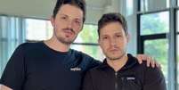 Alexandre e Felipe Salvatore, irmãos gêmeos, estão à frente da MyHood  Foto: Divulgação/MyHood