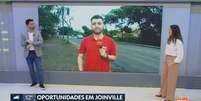 Repórter emociona ao contar relato durante jornal ao vivo  Foto: Reprodução | Globoplay