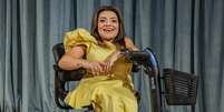 Pequena Lô usa o bom humor para falar da própria condição e faz parte de uma nova geração de celebridades PcDs  Foto: Divulgação/TV Globo
