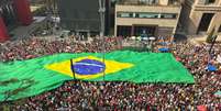 Imagem a&eacute;rea do ato na Avenida Paulista, regi&atilde;o central de S&atilde;o Paulo, neste domingo, 21, contra a PEC da Blindagem, aprovada na C&acirc;mara, que pode dificultar processos criminais contra parlamentares, contra a Pec da Anistia e pela Soberania do pa&iacute;s  Foto: Marcelo D. Sants/Ato Press/Estad&atilde;o Conte&uacute;do