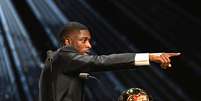 Dembélé com a Bola de Ouro  Foto: Kristian Skeie/UEFA/UEFA/Getty Images
