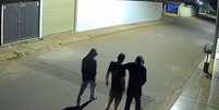 Segundo a polícia, jovem foi executado em razão de uma dívida de drogas   Foto: Reprodução: TV Globo