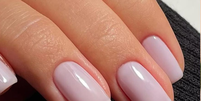 As nove cores de esmalte que mais rejuvenescem quando se passa dos 40. Foto: Reprodução/Instagram, @samantharudge.beauty / Purepeople