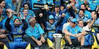  Fernando Alonso, Fisichella e a equipe Renault comemoram a vit&oacute;ria no Campeonato de Equipes na China  Foto: F1 / Reprodu&ccedil;&atilde;o