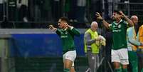 Roque e Flaco comemoram gol do Palmeiras contra o River  Foto: Eduardo Carmim / AGÊNCIA O DIA/ESTADÃO CONTEÚDO