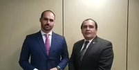 Eduardo Bolsonaro (PL-SP) e Delegado Marcelo Freitas (União-MG) em vídeo publicado em outubro de 2019  Foto: Reprodução